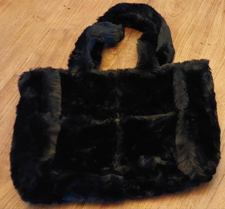 Hele Mooie Casual Zwarte Imitatie Bont Tas - Nieuw!, Sieraden, Tassen en Uiterlijk, Tassen | Damestassen, Nieuw, Zwart, Ophalen