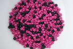 zakje met 10 gram rocailles 2 mm zwart, roze, Nieuw, Kraal, Ophalen of Verzenden