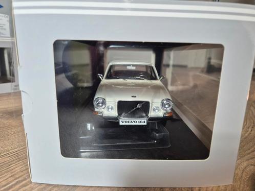 Volvo 164 1:18 wit Triple9, Hobby en Vrije tijd, Modelauto's | 1:18, Nieuw, Auto, Overige merken, Ophalen of Verzenden