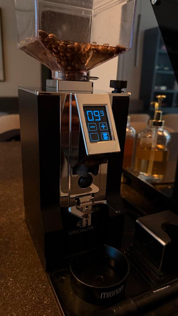 Eureka Mignon Specialita - Zwart/Chroom, Witgoed en Apparatuur, Koffiezetapparaten, Zo goed als nieuw, Koffiebonen, Espresso apparaat