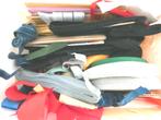 Bakje vol met linten, biaisband, diverse kleuren, afmetingen, Hobby en Vrije tijd, Gebruikt, Diversen, Onbekend, Ophalen of Verzenden