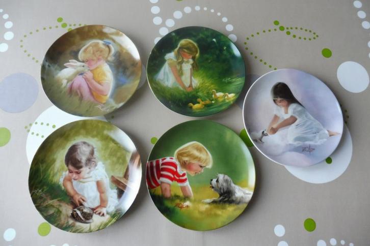5 wandborden met kinderen en dieren van Zolan, Antiek en Kunst, Antiek | Wandborden en Tegels, Ophalen