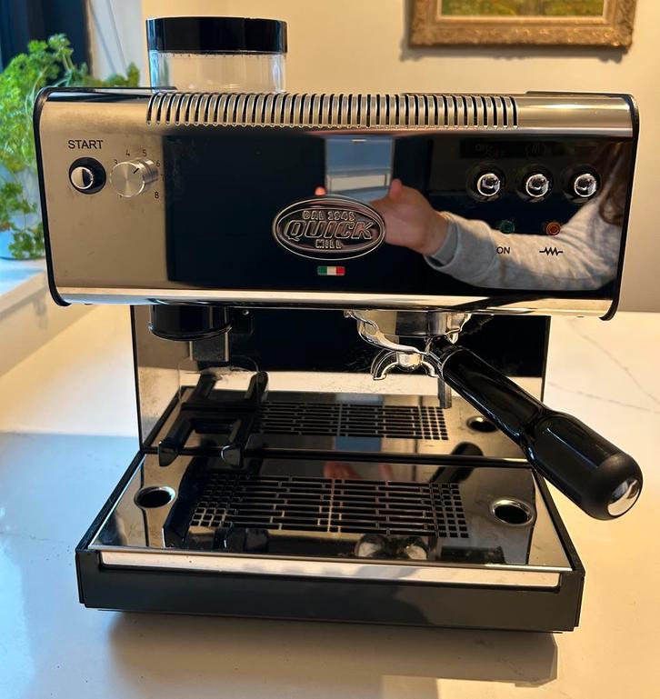 Quickmill 2835, Witgoed en Apparatuur, Koffiezetapparaten, Zo goed als nieuw, Koffiebonen, Espresso apparaat, 2 tot 4 kopjes, Afneembaar waterreservoir