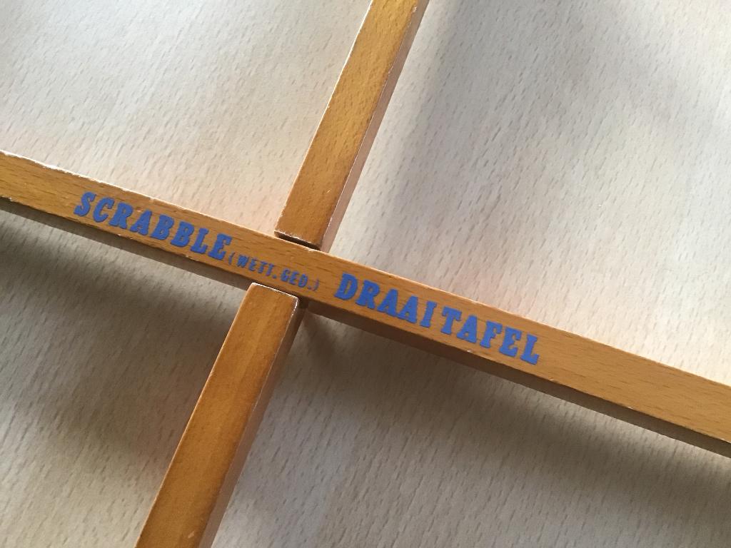 Houten scrabble draaitafel, Ophalen of Verzenden, Zo goed als nieuw