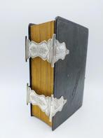 Bijbel met zilveren sloten, J. Kooiman, Schoonhoven, 1874, Antiek en Kunst, Verzenden, Bijbel