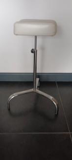 Te koop pedicurekrukje.verstelbaar., Huis en Inrichting, Krukjes, Ophalen of Verzenden, In hoogte verstelbaar, Zo goed als nieuw