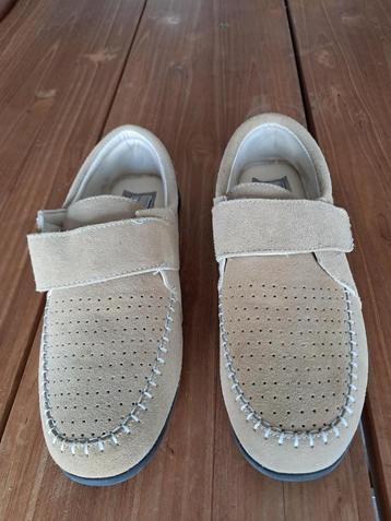 Lederen schoenen met klittenband sluiting maat 43 beschikbaar voor biedingen