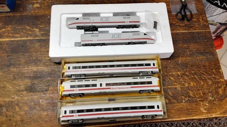 Fleischmann 4440 vijf delege trien Ho  ICE van de DB
 in go, Hobby en Vrije tijd, Modeltreinen | H0, Zo goed als nieuw, Treinset