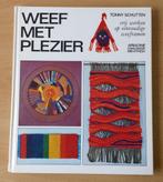Weven - Weef met Plezier - Tonny Schutten - 1976, Boeken, Hobby en Vrije tijd, Ophalen of Verzenden, Gelezen, Overige onderwerpen