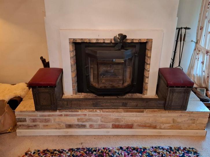 Club fender, nieuw bekleed met rood oxblood leer haardbank, Antiek en Kunst, Antiek | Woonaccessoires, Ophalen