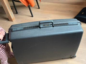 Grote koffer beschikbaar voor biedingen