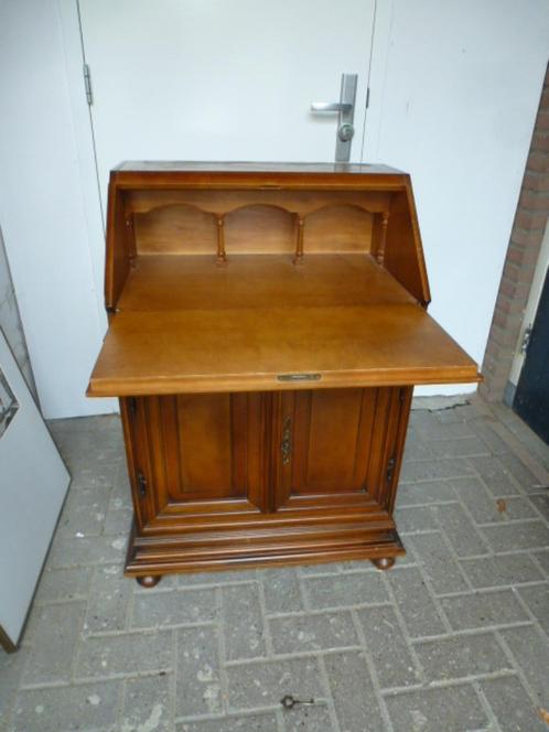 klein klep bureautje 96 cm  hoog , 65 cm breed, Huis en Inrichting, Bureaus, Zo goed als nieuw, Bureau, Ophalen
