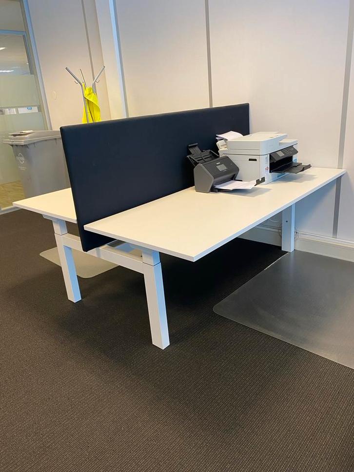 Duo Bureau Wit met Zwarte Geluiddempende Wand, Huis en Inrichting, Bureaus, Gebruikt, Bureau, Ophalen