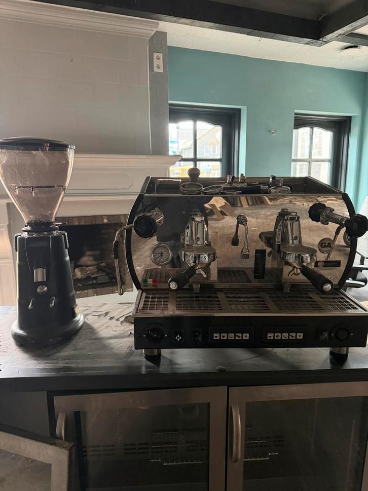 Nuova Era Alta 2GR Koffiemachine - Horeca, Witgoed en Apparatuur, Koffiezetapparaten, Gebruikt, 10 kopjes of meer, Ophalen