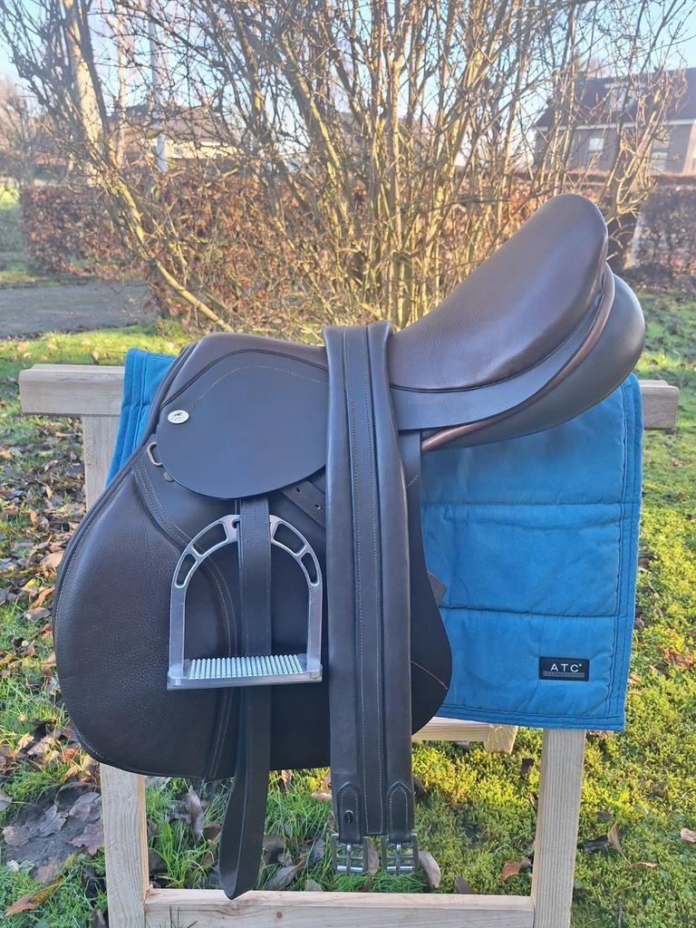 Diverse mooie springzadels, Dieren en Toebehoren, Paarden en Pony's | Zadels, Ophalen of Verzenden, Dressuur