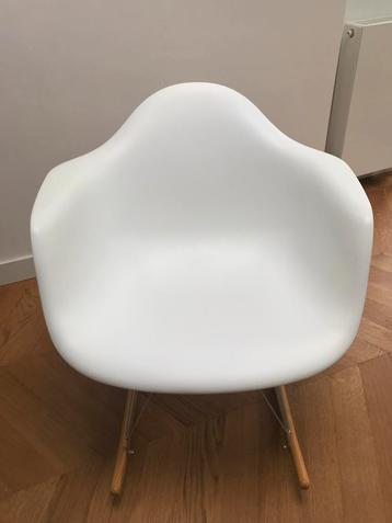 RAR Schommelstoel - Eames Style beschikbaar voor biedingen