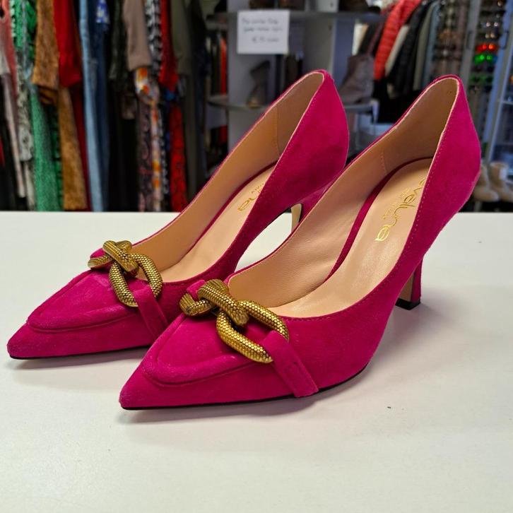 Evaluna statement pumps roze suede + chain voor 38 nr 49867, Kleding | Dames, Schoenen, Zo goed als nieuw, Pumps, Roze, Ophalen of Verzenden