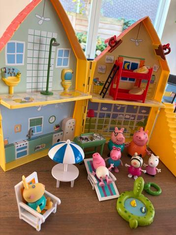 Peppa pig vakantiehuisje met figuren beschikbaar voor biedingen