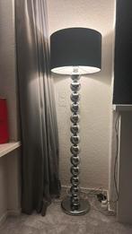 Zilveren bollamp met zwarte kap, Huis en Inrichting, Lampen | Vloerlampen, Ophalen, Zo goed als nieuw, Minder dan 100 cm
