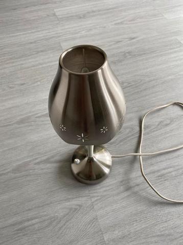 Stijlvolle tafellamp – perfect voor de slaapkamer! beschikbaar voor biedingen