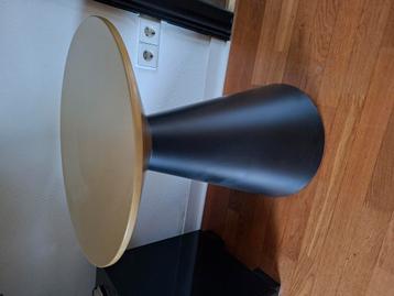 Bijzettafel  beschikbaar voor biedingen