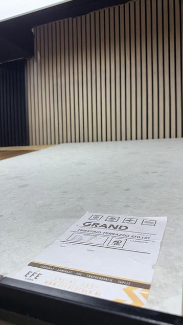 Nieuw Laminaat Triestino beschikbaar voor biedingen