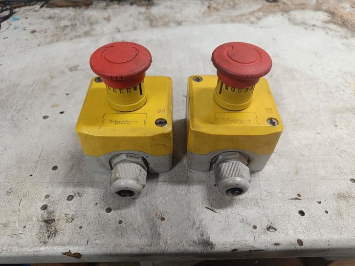 Noodschakelaar - Schneider Electric, Hobby en Vrije tijd, Elektronica-componenten, Ophalen of Verzenden