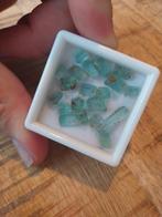 Lot met ruwe colombiaanse smaragd kristallen, Verzamelen, Mineralen en Fossielen, Ophalen of Verzenden