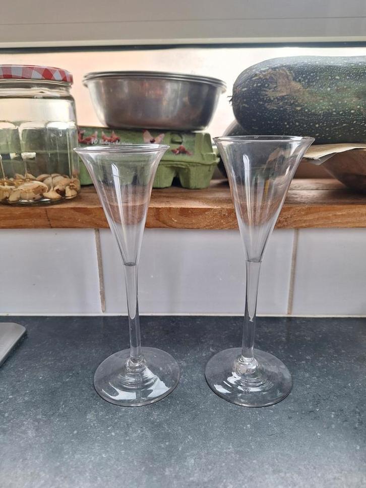 Twee Antieke Pijpensteelglazen, Antiek en Kunst, Antiek | Glas en Kristal, Ophalen of Verzenden