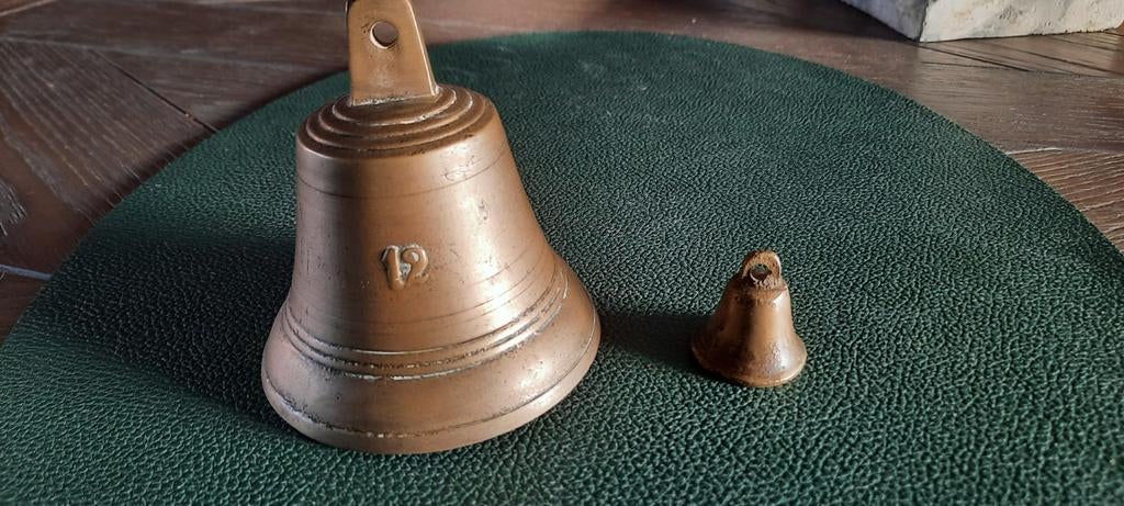 Twee koperen bellen, Antiek en Kunst, Antiek | Koper en Brons, Ophalen of Verzenden
