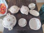 Antiek servies met bloemen patroon, Ophalen