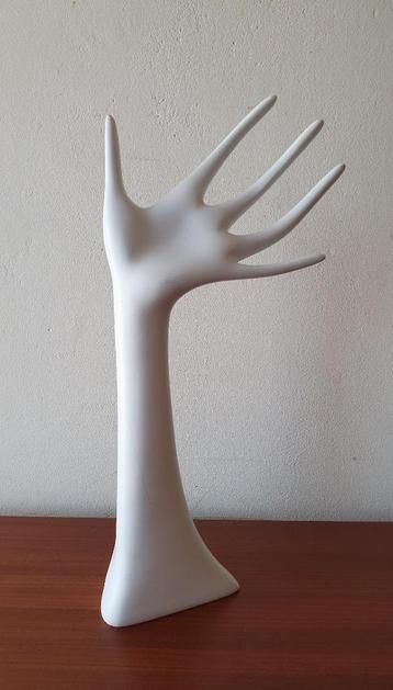 Vintage decoratieve hand sierobject sieradenhand wit beschikbaar voor biedingen