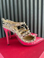 VALENTINO GARAVANI Rockstud Heels Fuchsia Patent 38 as NEW, Ophalen of Verzenden, Zo goed als nieuw, Valentino Garavani, Schoenen met hoge hakken