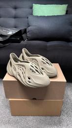 YEEZY FOAM RNR “stone salt” 44 1/2, Kleding | Heren, Schoenen, Ophalen of Verzenden, Zo goed als nieuw, Overige kleuren