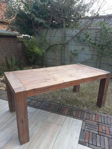 Eetkamertafel. Gebruikt. Hout. beschikbaar voor biedingen