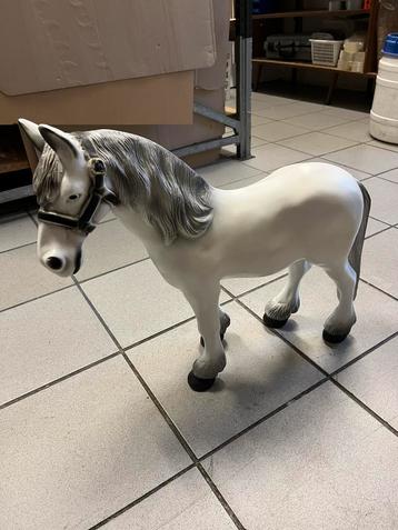 Paard Kunstof beschikbaar voor biedingen