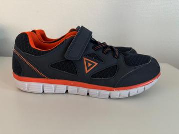 Osaga jongens sportschoenen (maat 39) beschikbaar voor biedingen