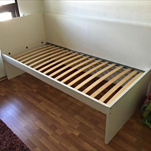 Ikea ODDA bed frame met rol bakken 90 x 200, Huis en Inrichting, Slaapkamer | Bedden, Gebruikt, Eenpersoons, 90 cm, 200 cm, Hout