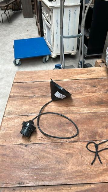 Aura Pendel lampen zwart E27 beschikbaar voor biedingen