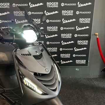 Piaggio Zip 50 4T 2V Mat Grijs 2018 / Alpha led /1e eigenaar beschikbaar voor biedingen