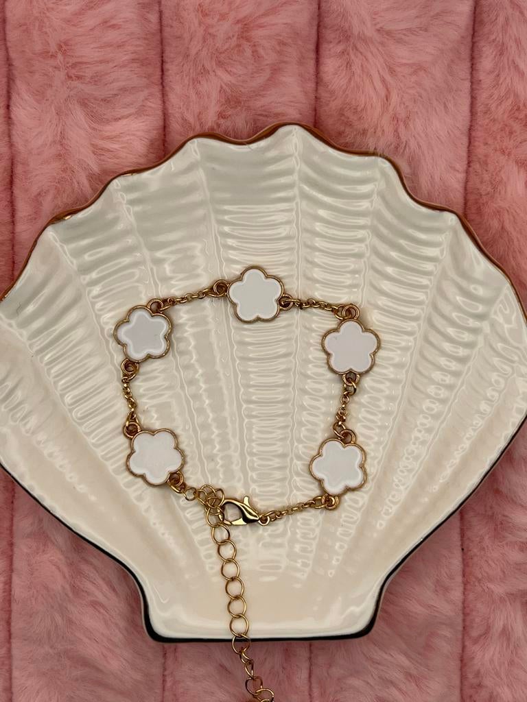 Verschillende kleuren Goudkleurige armbandjes klaver bloem, Sieraden, Tassen en Uiterlijk, Ophalen of Verzenden, Nieuw, Goud, Overige materialen