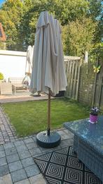 Te koop: 2 mooie XXL parasols voor in de tuin – kleur crème, Tuin en Terras, Ophalen of Verzenden, Zo goed als nieuw, Zweefparasol