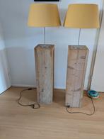 Steigerhouten vloerlampen met lamp., Huis en Inrichting, Lampen | Vloerlampen, Ophalen, Gebruikt