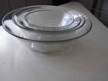  	 Oud glazen schalen set beschikbaar voor biedingen