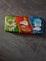 Pokémon TCG Tin - Paldea Starters & Pikachu, Ophalen of Verzenden, Nieuw, Overige typen