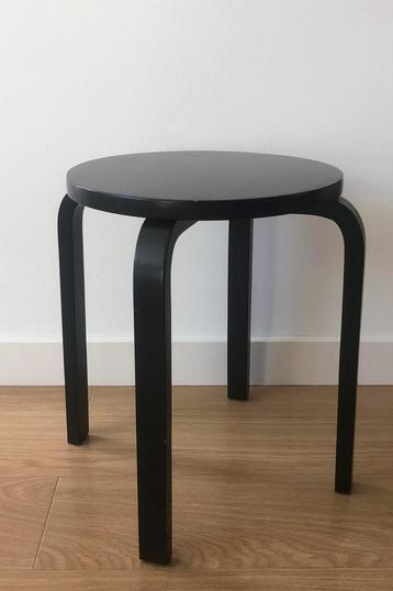 Artek E60 Kruk Zwart | Alvar Aalto beschikbaar voor biedingen