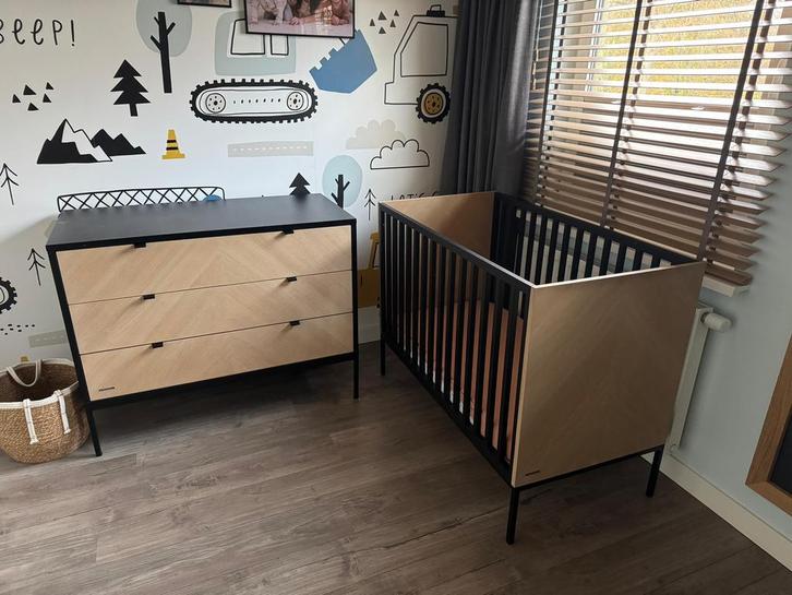Ledikant en commode, Kinderen en Baby's, Kinderkamer | Complete kinderkamers, Zo goed als nieuw, Jongetje of Meisje, Ophalen