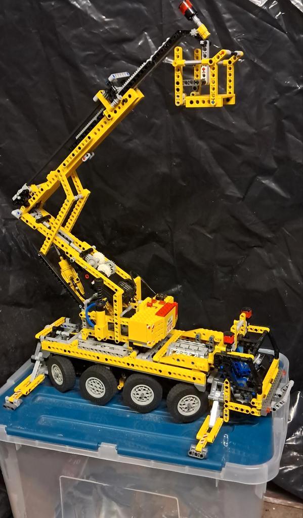 lego technic kraanwagen 8421, Kinderen en Baby's, Speelgoed | Bouwstenen, Gebruikt, Ophalen of Verzenden