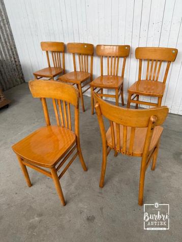 Mooie antieke partij stoelen beschikbaar voor biedingen