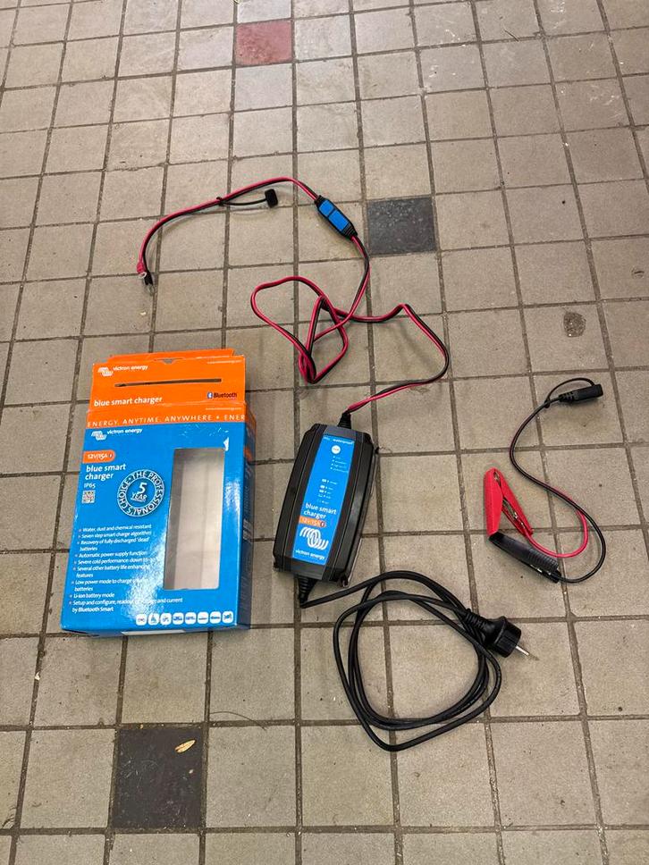Victron Blue Smart Charger 12V/15A - Nieuw in doos!, Auto-onderdelen, Accu's en Toebehoren, Universele onderdelen, Nieuw, Ophalen